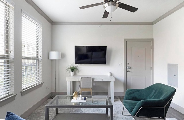 Landing | Chic 1BD, Courtyard, Clubhouse