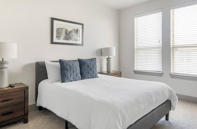 Landing | Modern 1BD, Clubhouse, Courtyard