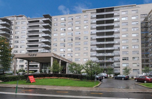 Large 3-Bedroom Suite in Heart of Westmount