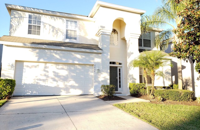 large 6/4 home, free pool heat, 3 miles to Disney
