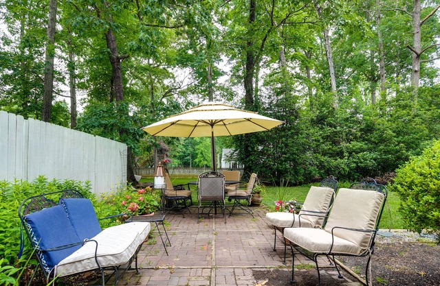 Large Cozy Home Located In the Suburbs of Richmond