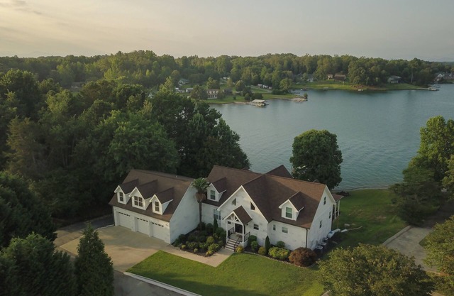 Large family home with dock on Lake Keowee!