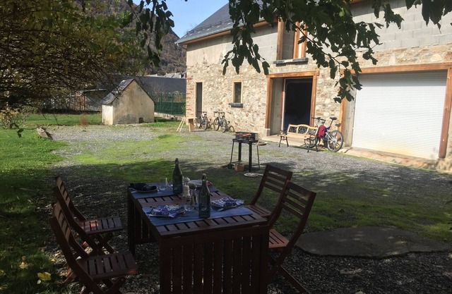 Large renovated old house with garden and swimming pool