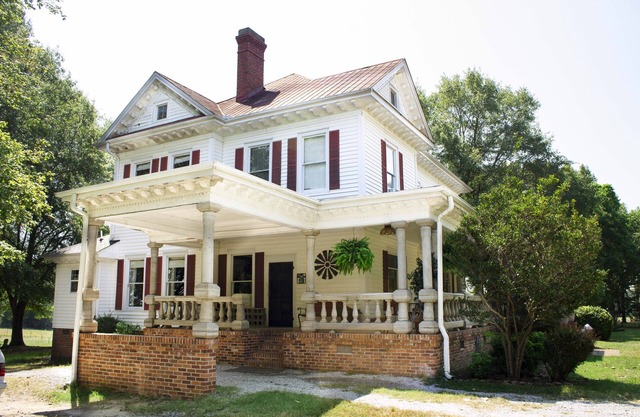 Large Suite in Historic Farm with Private Entrance, Private Bath Kitchenette