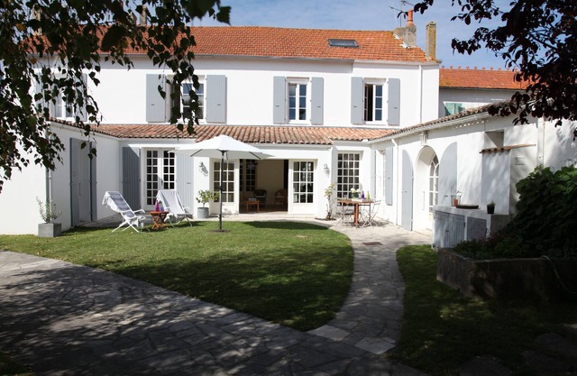 Large village house with swimming pool, close to beaches and shops