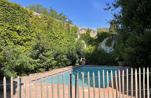 Large winegrower's house with swimming pool