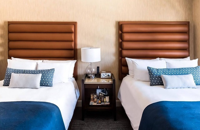 Largest Portland Saturday Market! 3 Modern Units at Dossier Hotel! Parking!