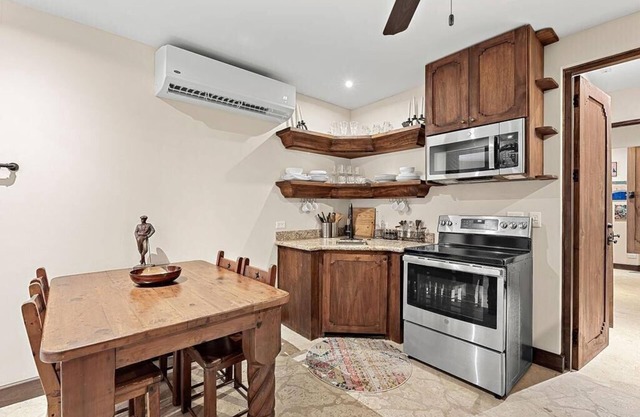 Las Catalinas 2 BD, Steps to Beach!