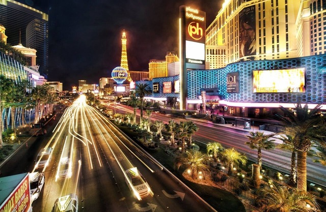 Las Vegas 2 Brm on Strip New Years Next to MGM Grand