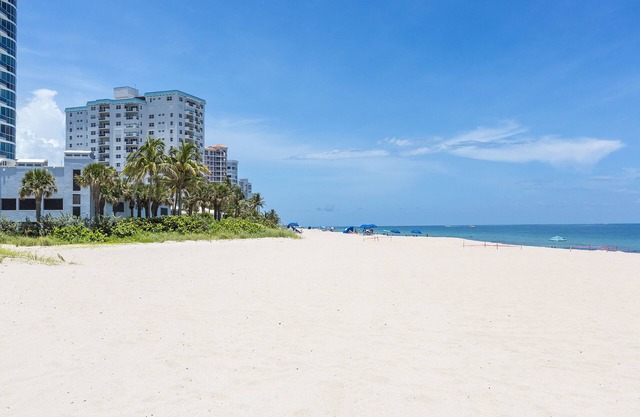Lauderdale-by-the-Sea Splendor - Private Pool Area w/Short Walk to the Beach