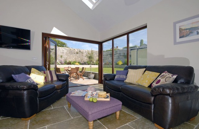 Laurel Cottage - Four Bedroom Cottage, Sleeps 8