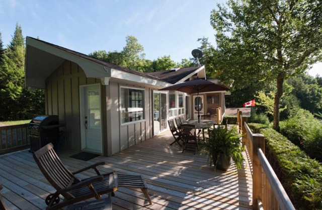 Laurentian Lakeside Cottage 55