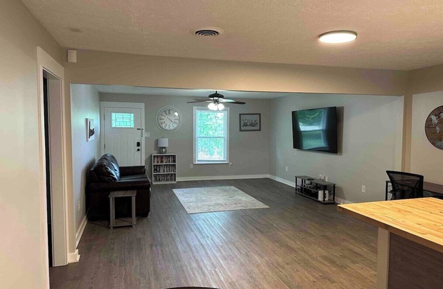 Lawrence Oaks Residence