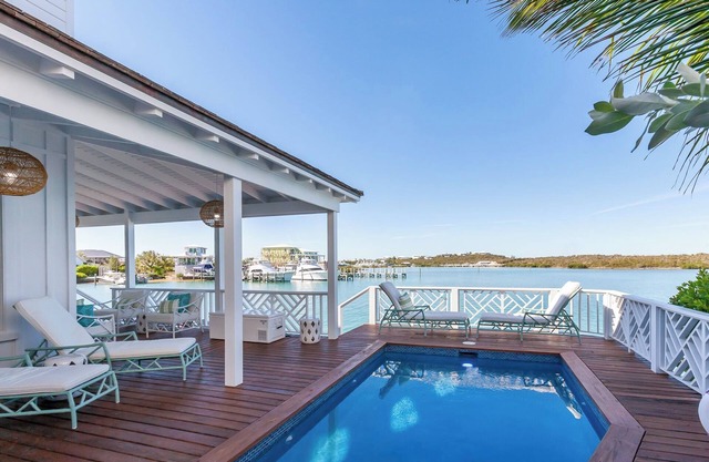 Lazy Dayz – 4-bedroom Villa with 60’ Dock – Sunset Point #6 – Hope Town