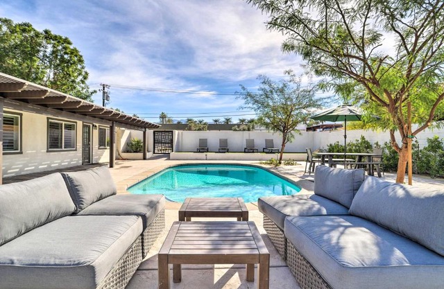 Less Than 1 Mi to El Paseo Cottage Oasis with Fire Pit