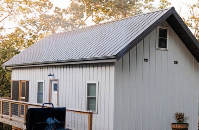 Liberty Loft NEW Pet Friendly Lake Front with screened porch walk down to water