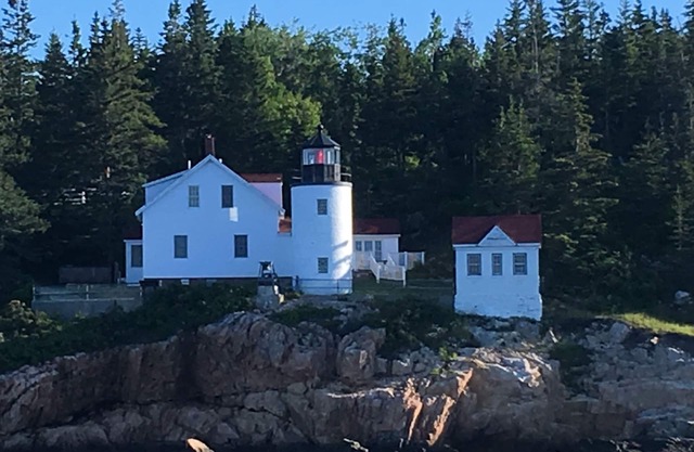 Lighthouse Cottage Borders Acadia National Park. Family & Pet Friendly