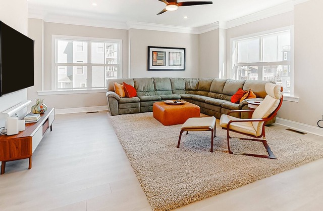 Lighthouse View townhouse overlooking the water with WiFi & private W/D