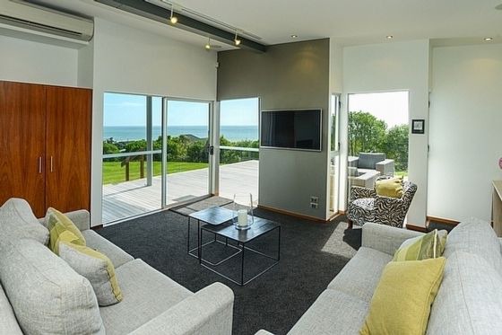 Lightning Ridge Retreat - Waimarama Holiday Home