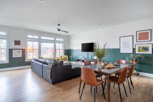 Linda Emmylou Patsy by AvantStay 3 Unit Buyout w 11BR in Heart of Nashville