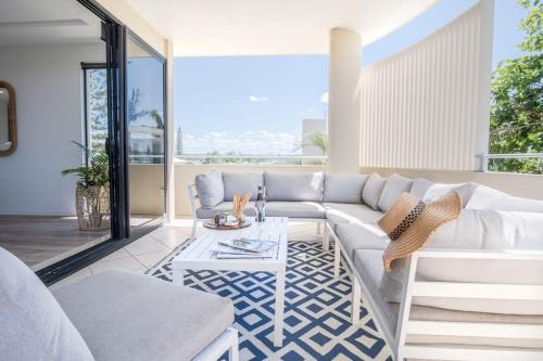Live like a local In The Heart of Moffat Beach