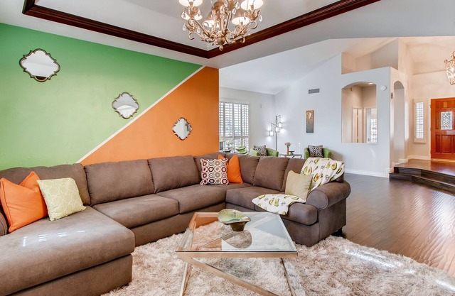 LIVIN' THE SCOTTSDALE DREAM: POOL + SPA + POOL TABLE + FOOSBALL + MORE
