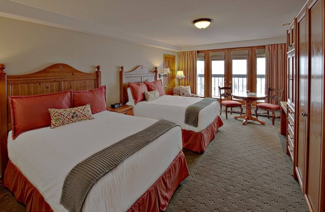 Living Space with Access to Hot Tub, Pool & Gym
