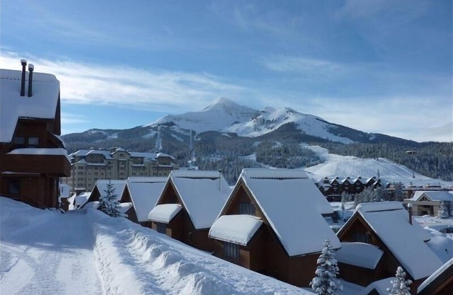 Location! Ski-in Ski-Out Big Sky, Arrowhead Chalet-Sleeps 8