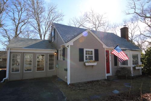 Lofted Cape Cottage by Leavetown Vacations