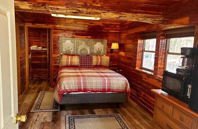 Log Cabin Inn