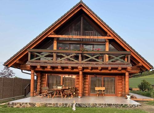 LOG CABIN Poludnica
