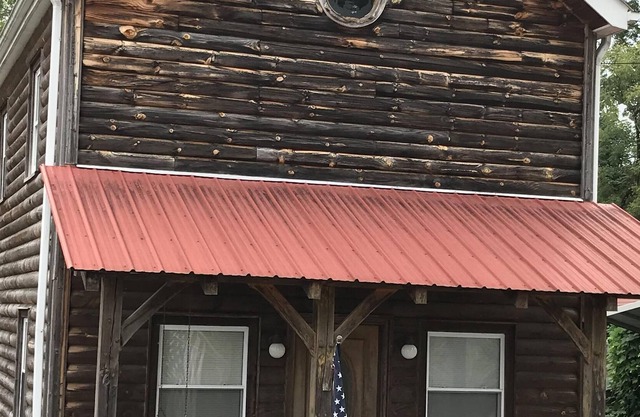 Log cabin with country ambiance located within city conveniences