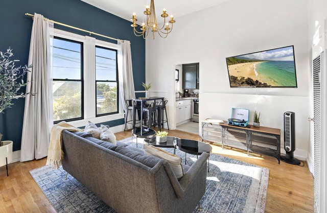 Logan Heights Loft, Unit 3 | 2/1.5 Loft, Close to Downtown and Gaslamp Quarter!