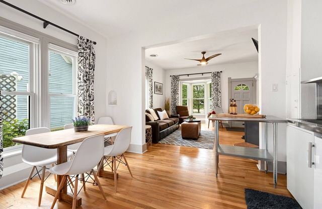 Lola House! Cozy Comfort, Prime Old Town Location
