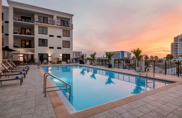 Look No More! 3 Convenient Units, Restaurant, Near Little Toot Dolphin Adventure