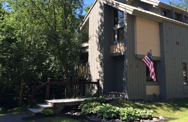 Loon Mountain Luxury 4 Level Townhouse Over 1,700 Sq. Ft.