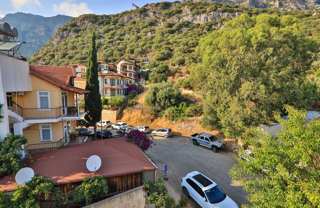 Lora Kas Otel
