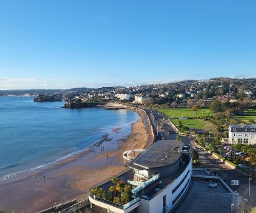 Loveliest Homes Torquay - 3 bed, 2 bathroom, balcony, parking