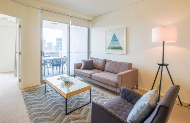 Lovely 1 Bed Apt Apt w/ FREE Parking @Bowen Hills