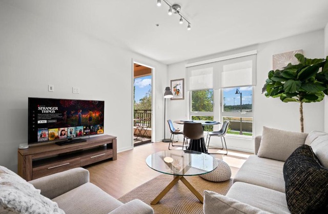 Lovely 2bed Apt with free parking, near SNA