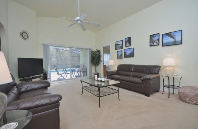 Lovely 5 Bed Game Spa Pool Home in Sandy Ridge