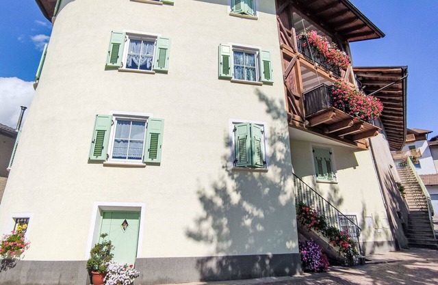 Lovely apartment for 4 guests with WIFI, TV, patio and pets allowed