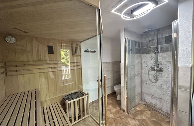 Lovely apartment for 5 guests with WIFI, hot tub, TV, patio and pets allowed