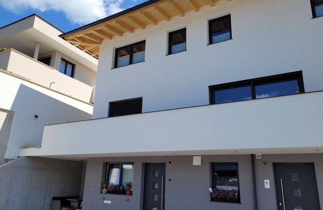 Lovely apartment for 2 guests with WIFI, TV, patio and pets allowed