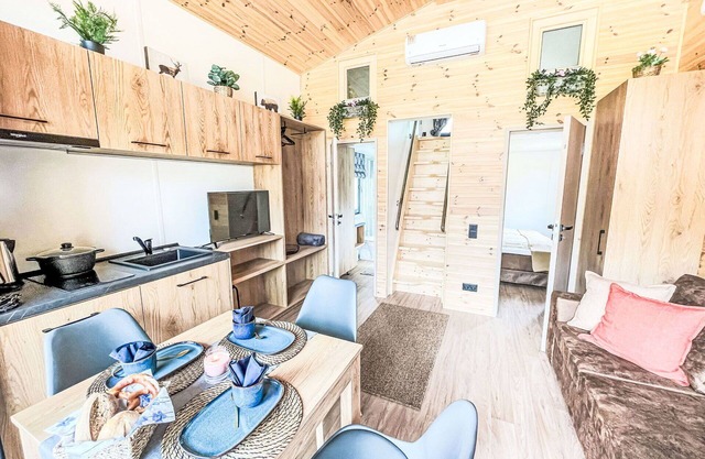 Lovely apartment in villa for 5 guests with A/C, TV, terrace, pets allowed and parking