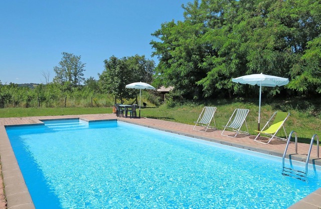 Lovely apartment in villa for 5 people with WIFI, pool and patio