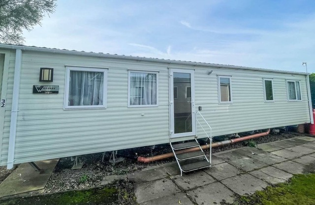 Lovely caravan for hire at Southview Holiday Park near Skegness ref 33032S