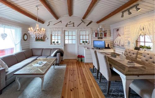 Lovely Home In Øvre Snertingdal
