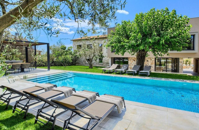 Lovely home in Porec with sauna