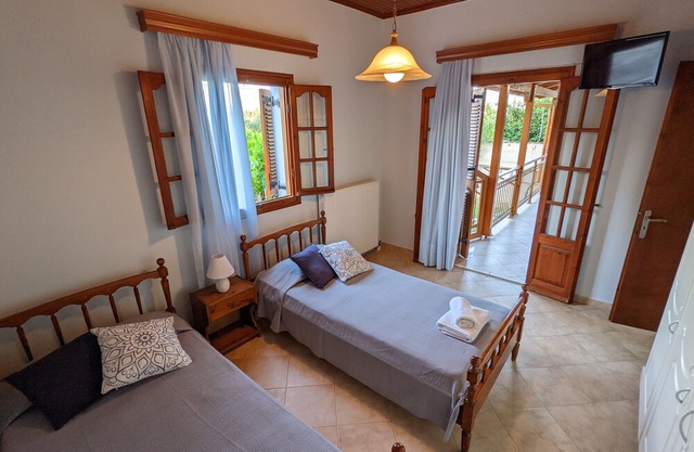 Lovely Lontza A 2-Bedroom Cozy House